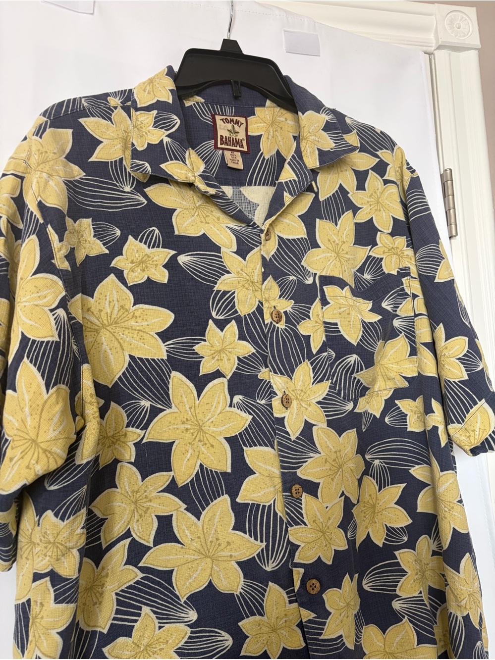 Tommy Bahama Silk Hawaiian floral button down shirt - Picture 2 of 7